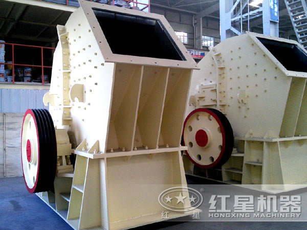 石灰石錘式破碎機側(cè)面圖