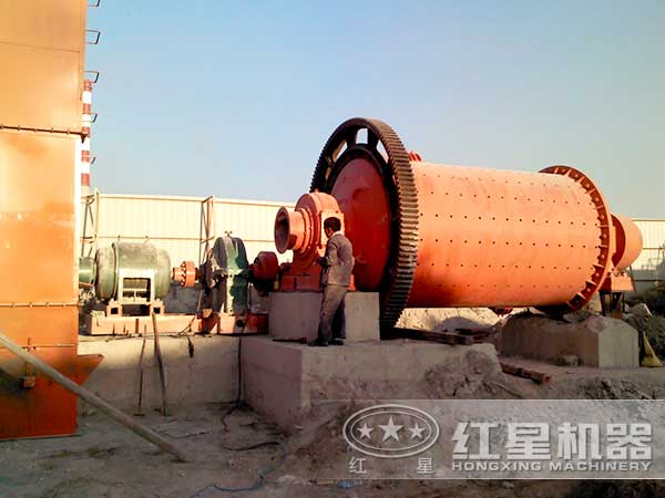 環(huán)保球磨機生產(chǎn)現(xiàn)場