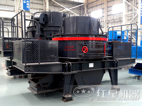 沖擊式破碎機(jī)側(cè)面展示圖