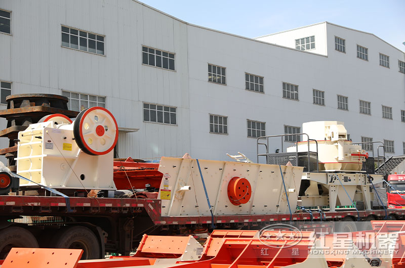 912機(jī)砂石料生產(chǎn)線設(shè)備發(fā)貨現(xiàn)場 912機(jī)砂石料生產(chǎn)線設(shè)備發(fā)貨現(xiàn)場