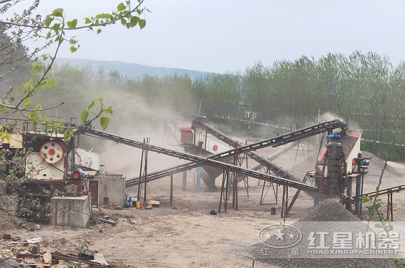 石灰石制砂作業(yè)現(xiàn)場 石灰石制砂作業(yè)現(xiàn)場