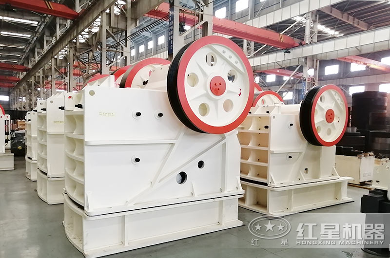 白云石顎式破碎機(jī)車間實(shí)拍圖