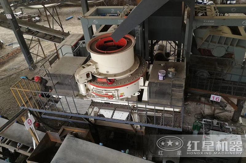 沖擊式制砂機作業(yè)現(xiàn)場