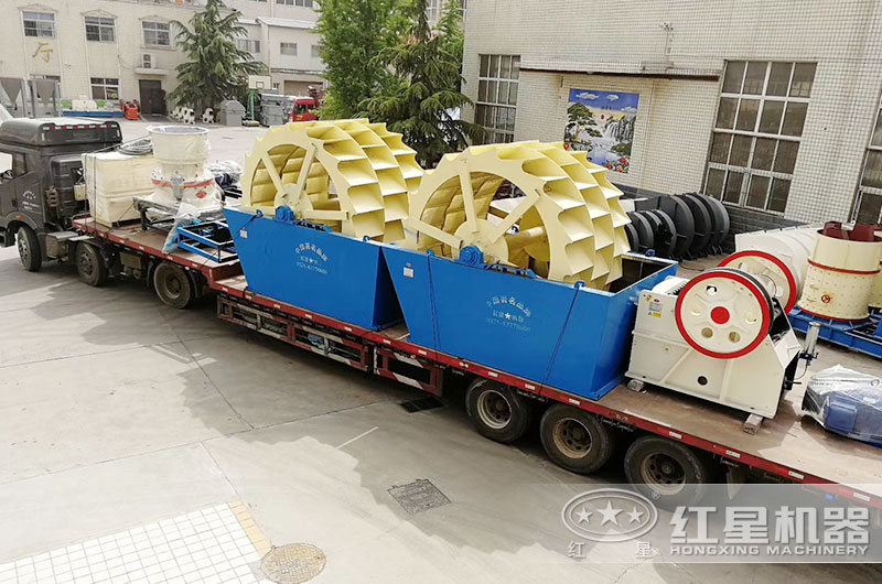 整套水洗機制砂設(shè)備裝車發(fā)貨中 整套水洗機制砂設(shè)備裝車發(fā)貨中