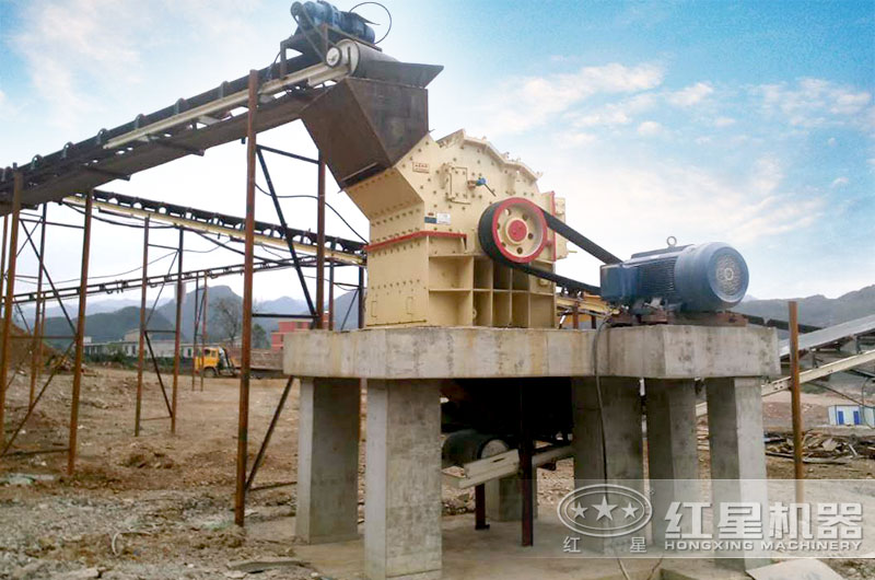 細碎機生產(chǎn)現(xiàn)場實拍