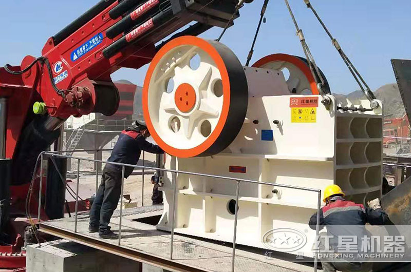 顎式破碎機，石灰石粗碎