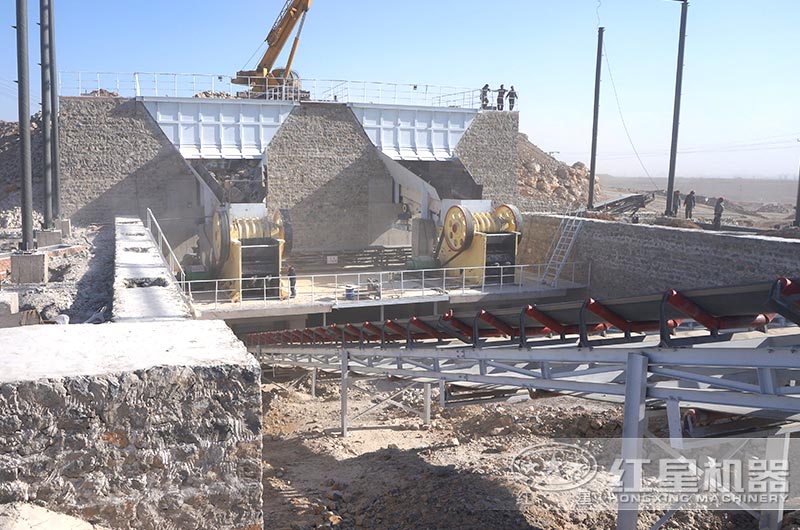 年產(chǎn)500萬(wàn)噸的砂石生產(chǎn)線(xiàn)作業(yè)現(xiàn)場(chǎng)