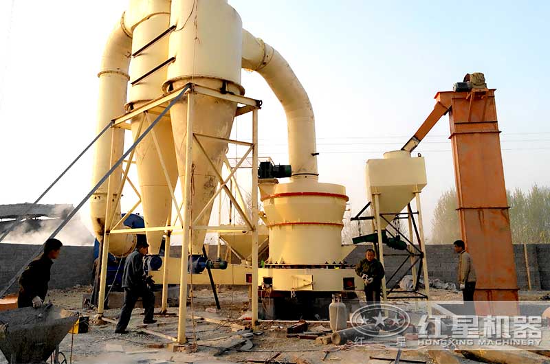 白云石磨粉生產(chǎn)現(xiàn)場實(shí)拍圖