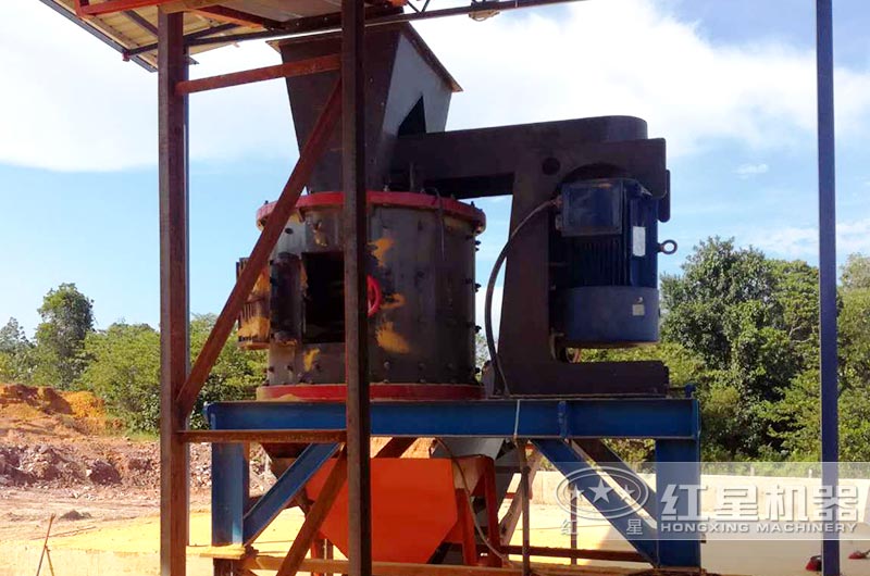 立式板錘制砂機(jī)作業(yè)現(xiàn)場 立式板錘制砂機(jī)作業(yè)現(xiàn)場