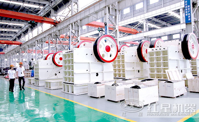 卵石鄂式破碎機現(xiàn)場實拍圖