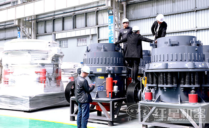 卵石圓錐破碎機現(xiàn)場實拍圖