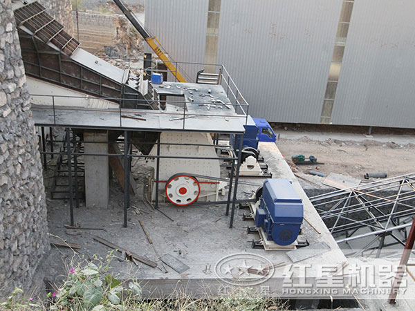 重錘式破碎機(jī)用戶現(xiàn)場實(shí)拍圖