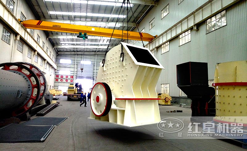 鵝卵石重錘式破碎機(jī)裝車