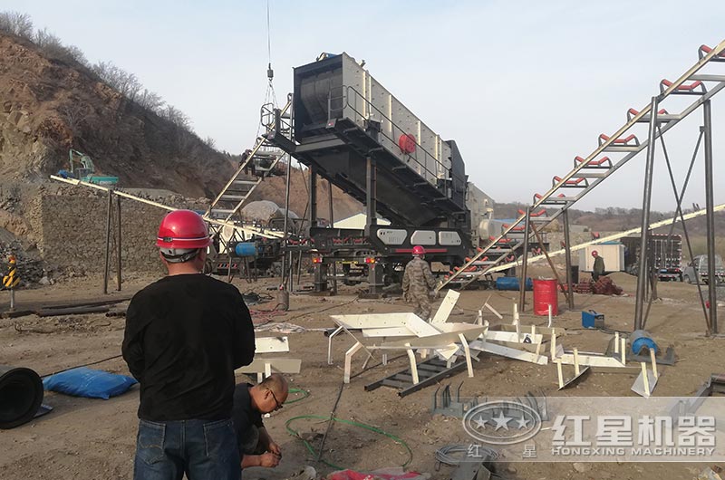 大型移動石子機設(shè)備抵達客戶現(xiàn)場