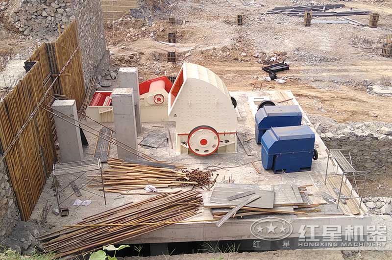 給料機(jī)、重錘式破碎機(jī)進(jìn)行安裝