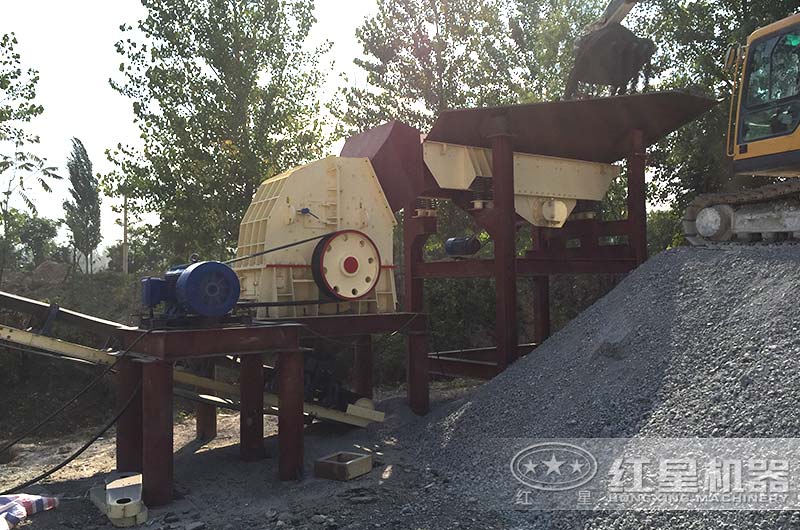 客戶現(xiàn)場圖，大型重錘式粉碎機