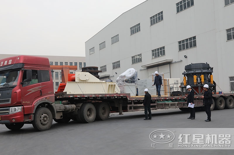 高產(chǎn)量碎石機裝車、發(fā)往江蘇