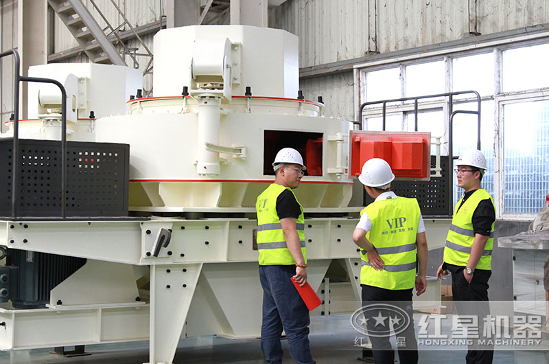 客戶正在考察河卵石制砂機設備