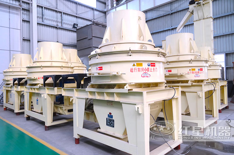 直通沖擊式制沙機(jī)，體積小，便于移動(dòng)