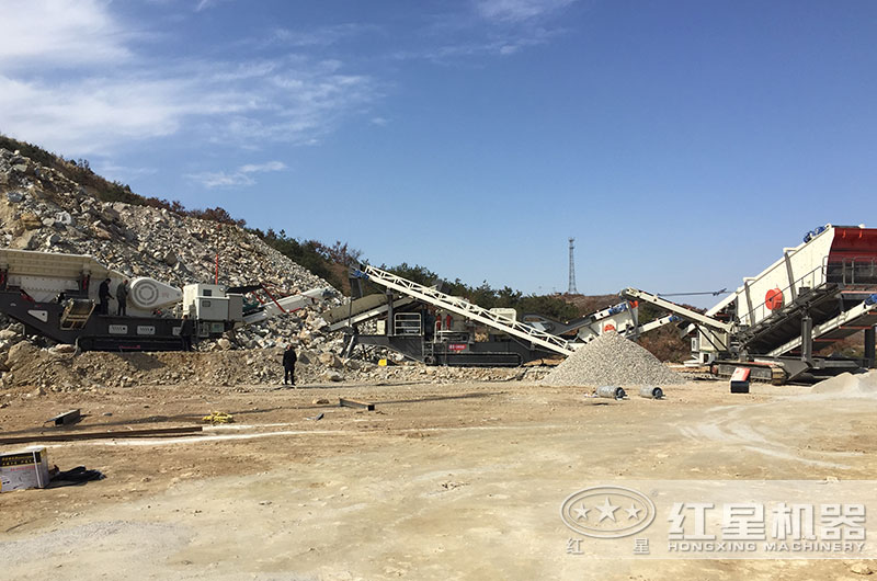 移動履帶式制砂機作業(yè)現(xiàn)場實拍圖
