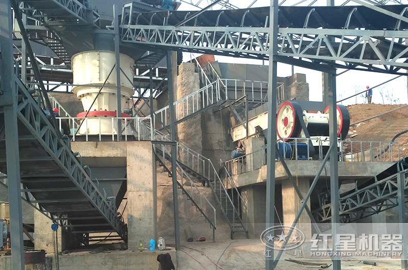 大型破碎石子機(jī)設(shè)備生產(chǎn)現(xiàn)場圖