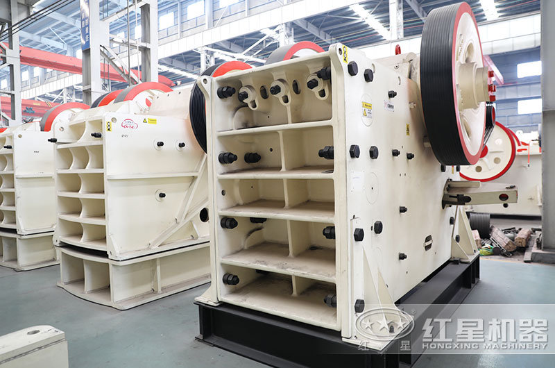 顎式石頭粉碎機(jī)圖片 顎式石頭粉碎機(jī)圖片