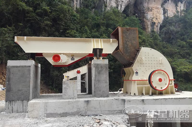 錘式破碎機投產(chǎn)之前現(xiàn)場圖片