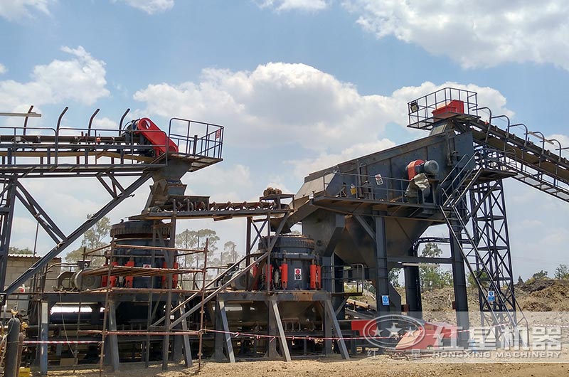 兩臺圓錐破并行使用，高配置生產(chǎn)，價格較貴