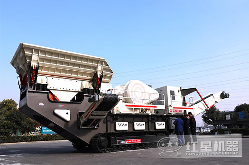 客戶來紅星總部參觀、了解移動破碎設(shè)備