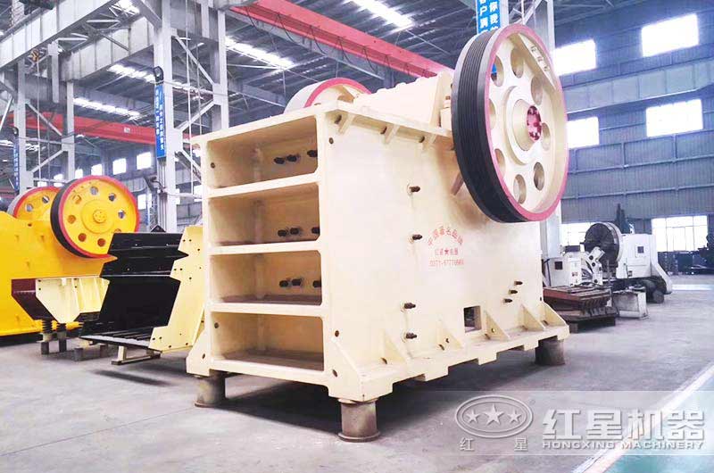 1215破碎機(jī)設(shè)備實(shí)拍圖（每小時(shí)產(chǎn)量400-800噸）