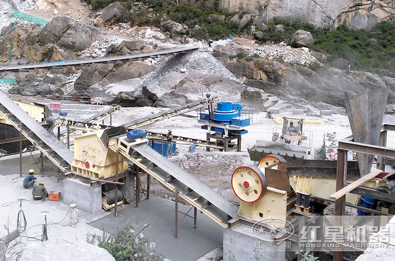 砂石破碎機生產(chǎn)現(xiàn)場