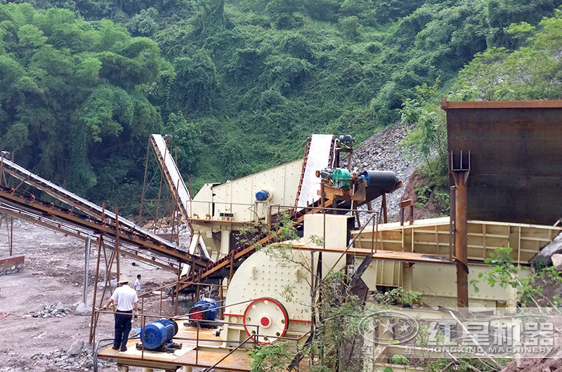 每小時生產(chǎn)3000噸的破碎現(xiàn)場