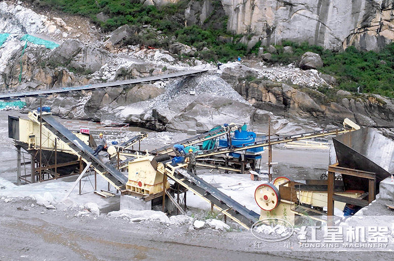 河石制砂生產(chǎn)現(xiàn)場(chǎng)