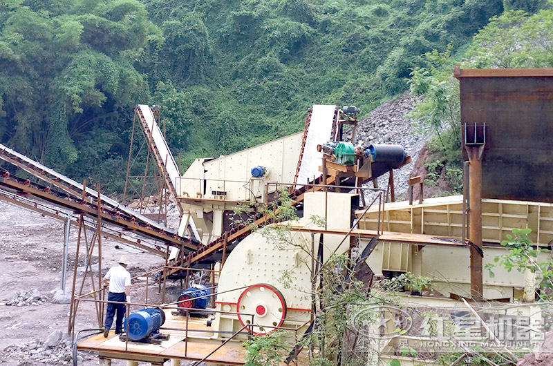 重錘破碎機(jī)生產(chǎn)現(xiàn)場