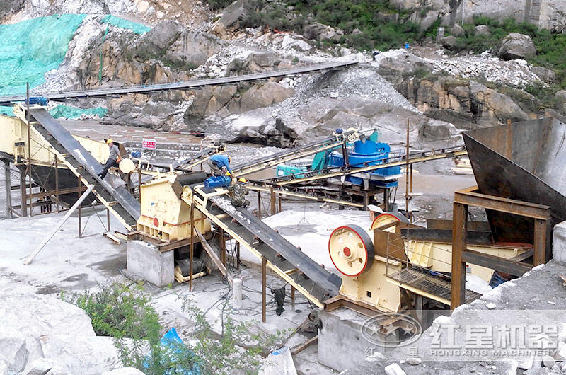 石頭碎石機生產(chǎn)現(xiàn)場 石頭碎石機生產(chǎn)現(xiàn)場