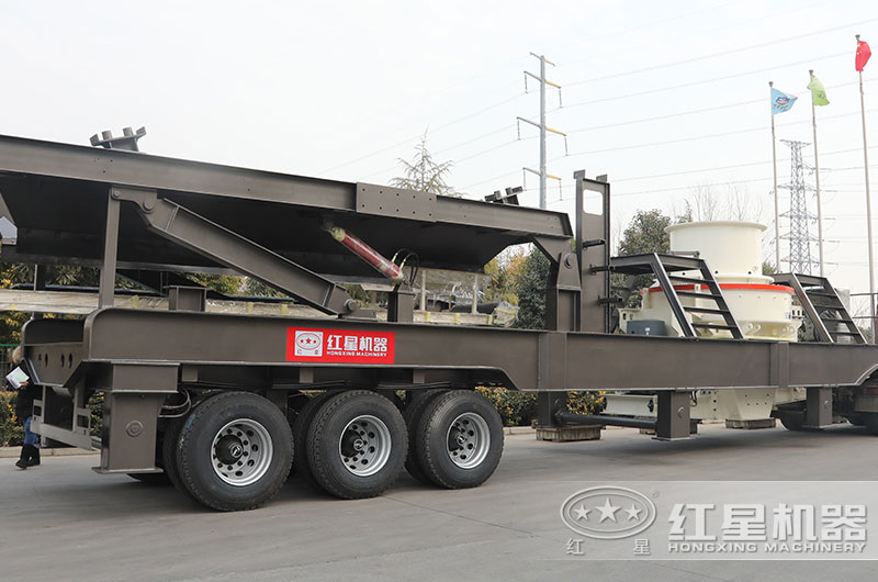 紅星輪胎式粉碎機(jī)發(fā)往廣東 紅星輪胎式粉碎機(jī)發(fā)往廣東