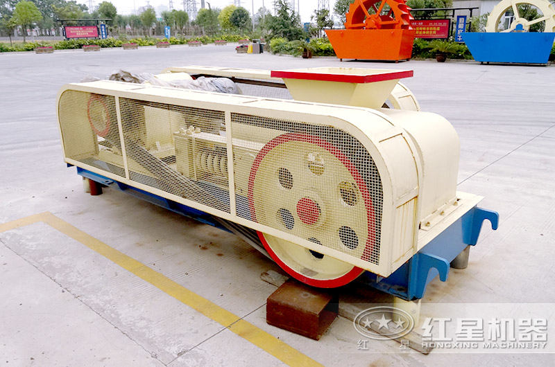 對(duì)輥式制砂機(jī)廠區(qū)實(shí)拍圖