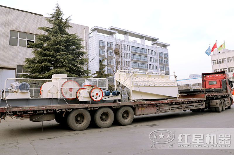 對(duì)輥式破碎機(jī)發(fā)往河北 對(duì)輥式破碎機(jī)發(fā)往河北