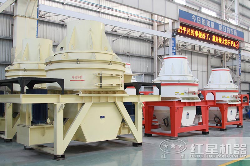 小型沖擊式破碎機(jī)車(chē)間實(shí)拍圖