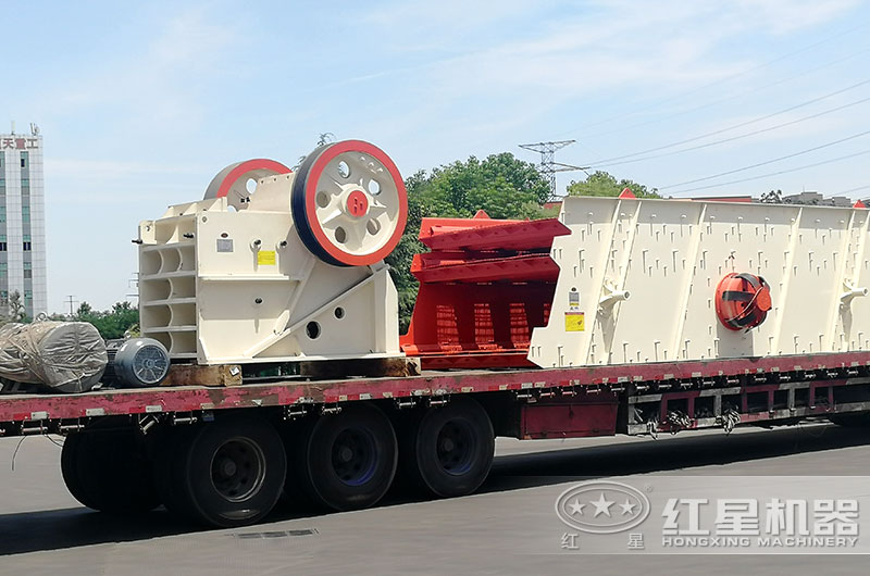 紅星1060破碎機(jī)發(fā)貨現(xiàn)場，前往安徽