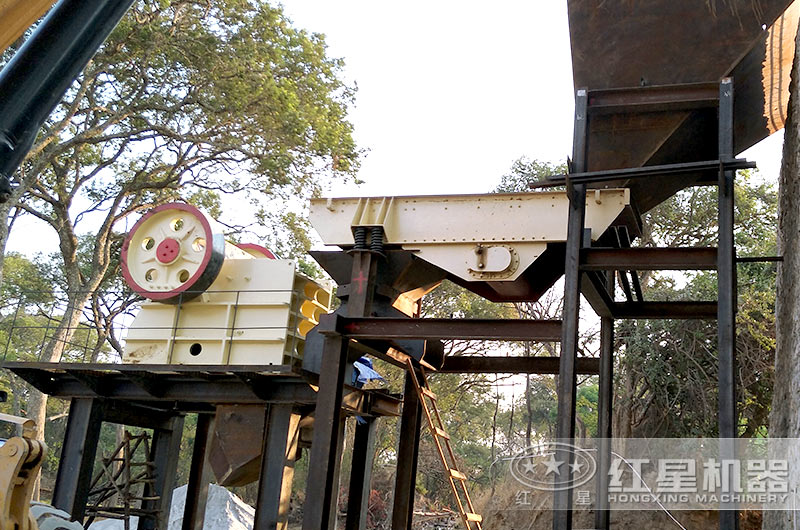 46破碎機生產(chǎn)現(xiàn)場